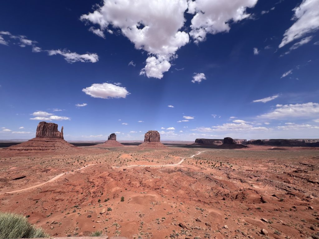 17 mile loop drive at monument valley, arizona